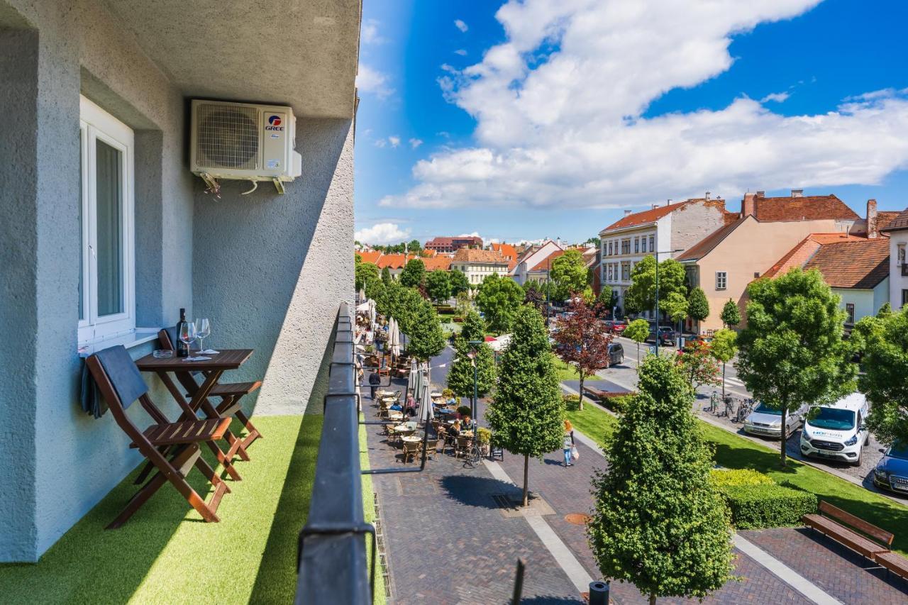 Central Residence Sopron Eksteriør billede
